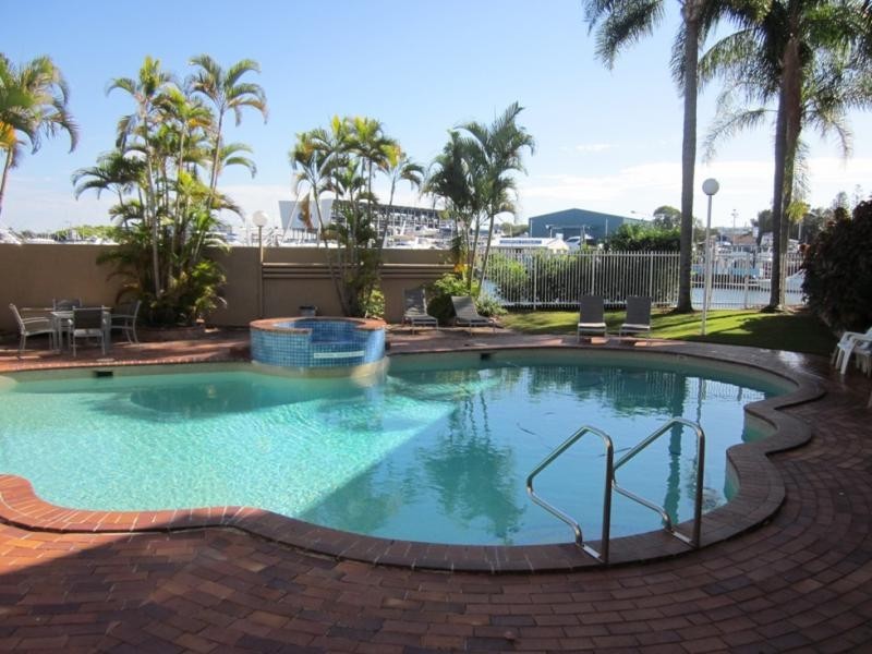 34/3 Marina Cres, Runaway Bay QLD 4216