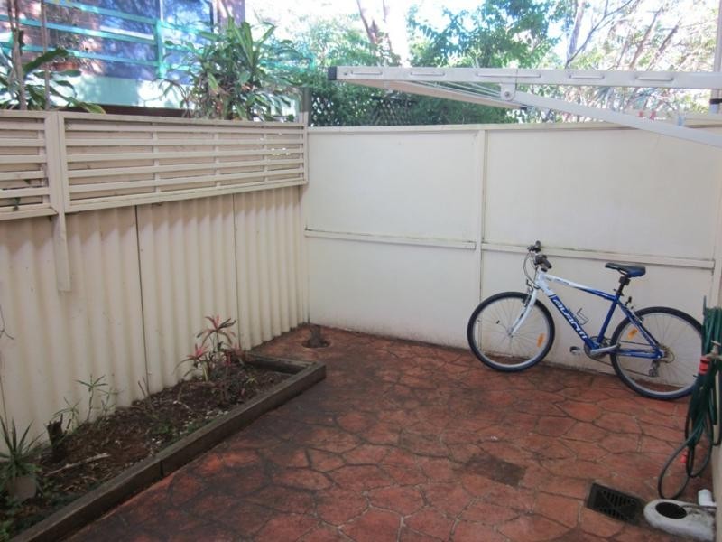 2/15 Sonia St, Mermaid Waters QLD 4218