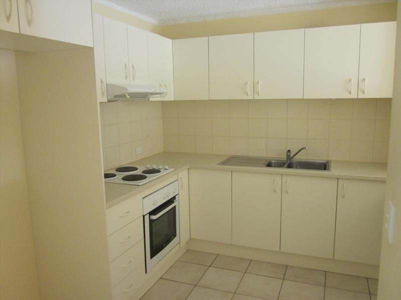 2/15 Sonia St, Mermaid Waters QLD 4218