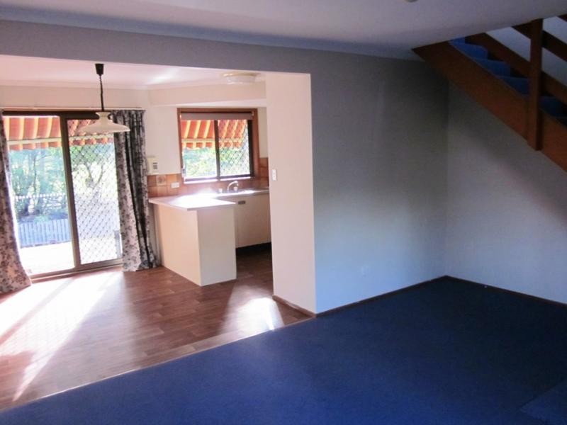 2/33 Corunna Cres, Ashmore QLD 4214