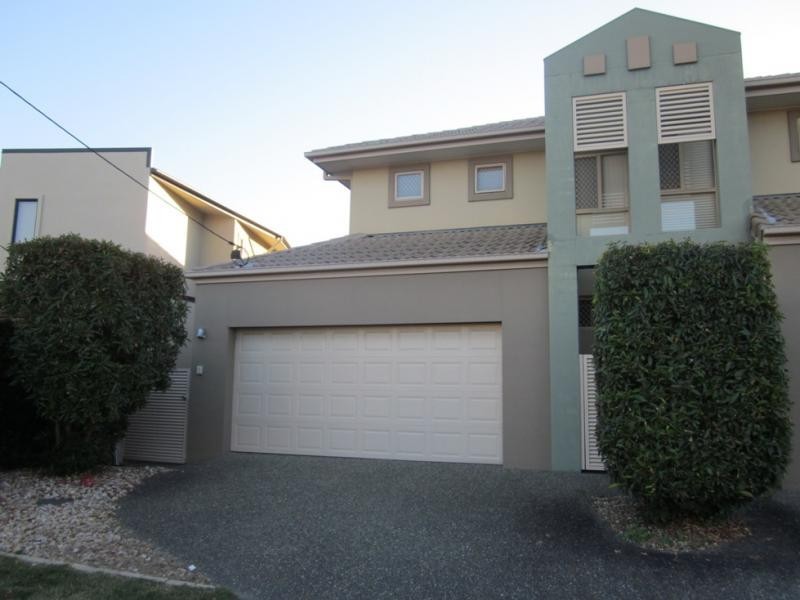 52 Bayview St, Runaway Bay QLD 4216