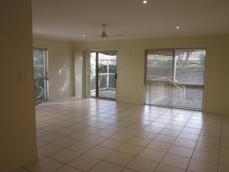 52 Bayview St, Runaway Bay QLD 4216