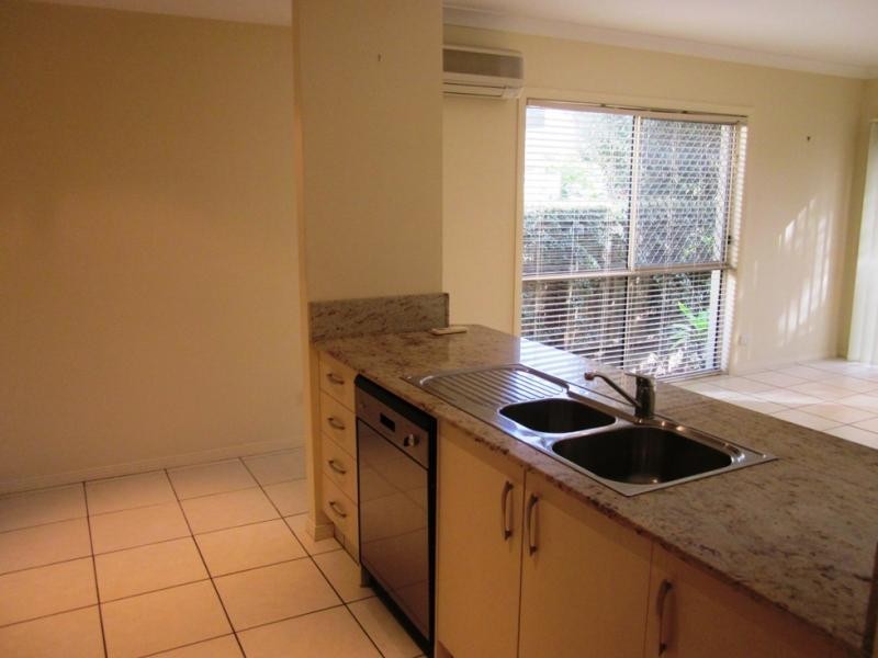 52 Bayview St, Runaway Bay QLD 4216