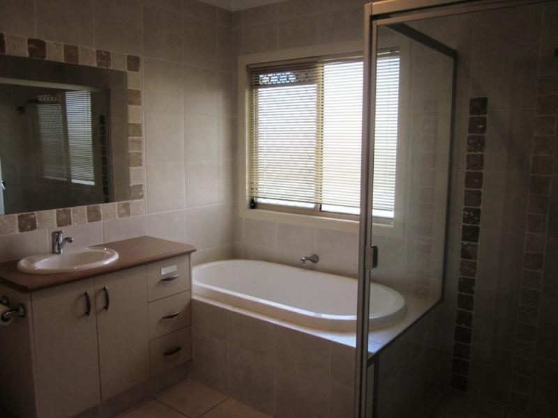 52 Bayview St, Runaway Bay QLD 4216