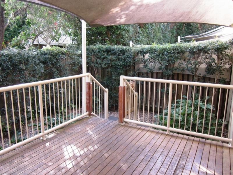 52 Bayview St, Runaway Bay QLD 4216