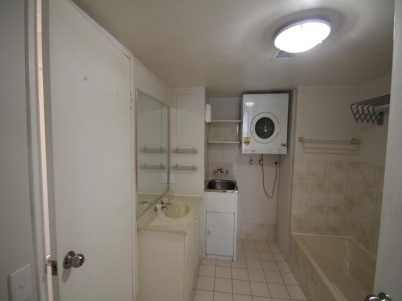 35 Huth St, Labrador QLD 4215