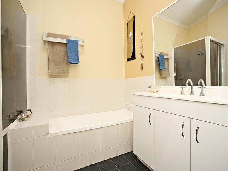 13 Bellona Crt, Pacific Pines QLD 4211