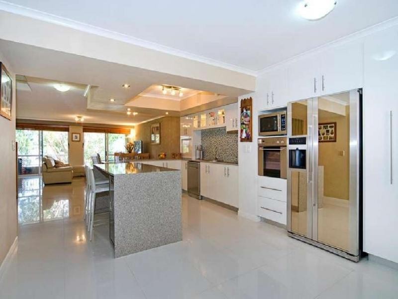 33/3 Marina Cres, Runaway Bay QLD 4216