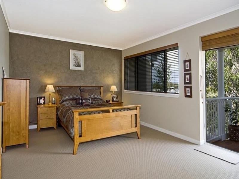 33/3 Marina Cres, Runaway Bay QLD 4216