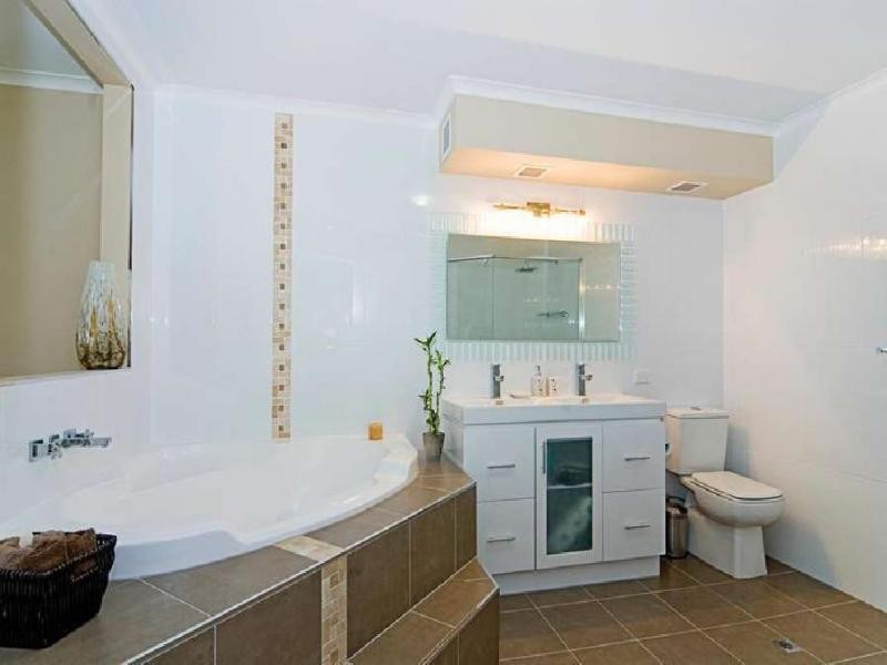 33/3 Marina Cres, Runaway Bay QLD 4216