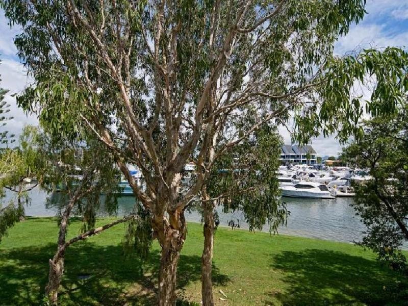 33/3 Marina Cres, Runaway Bay QLD 4216