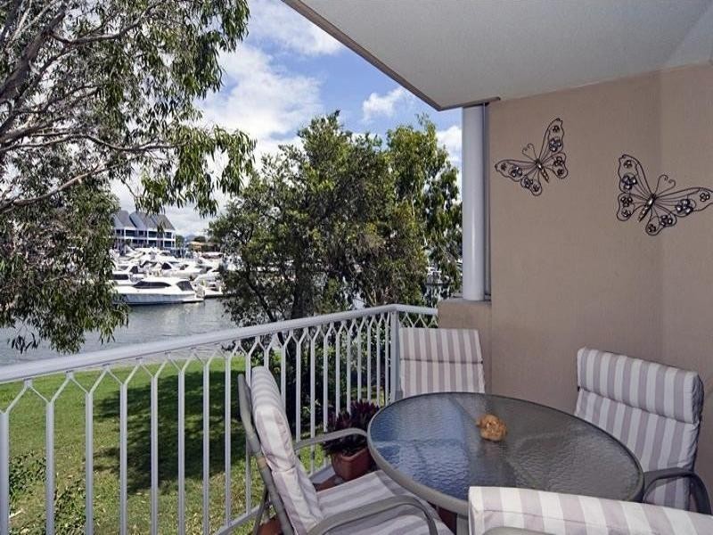 33/3 Marina Cres, Runaway Bay QLD 4216