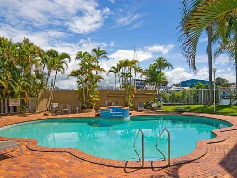 33/3 Marina Cres, Runaway Bay QLD 4216