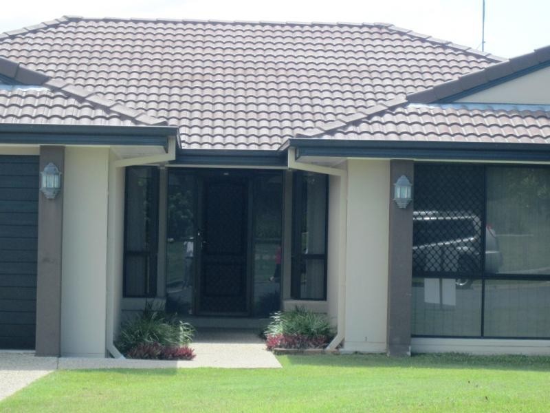 4 Stokes St, Pacific Pines QLD 4211