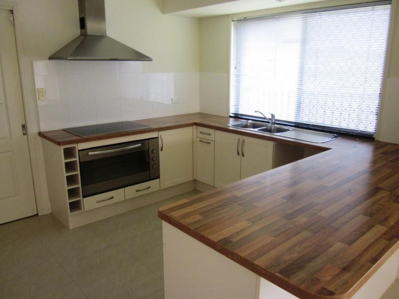 4 Stokes St, Pacific Pines QLD 4211