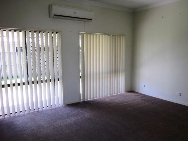 4 Stokes St, Pacific Pines QLD 4211