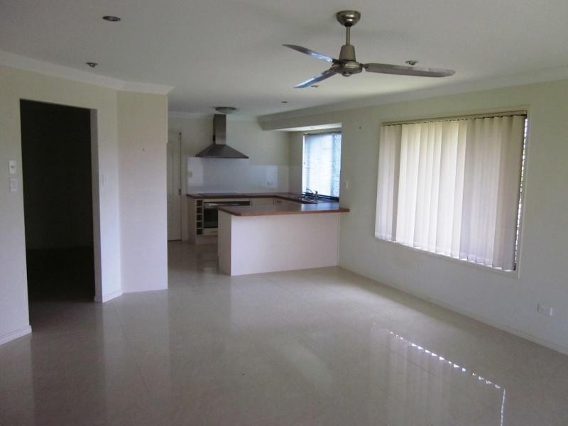 4 Stokes St, Pacific Pines QLD 4211