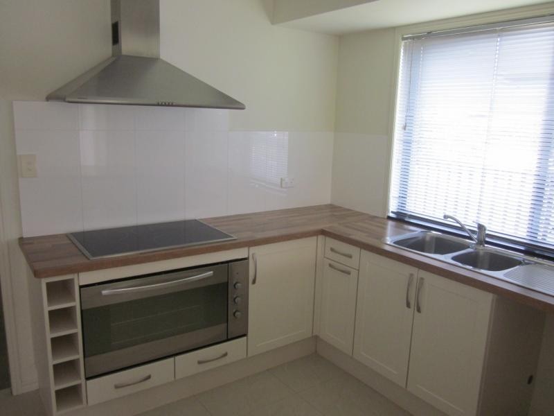 4 Stokes St, Pacific Pines QLD 4211