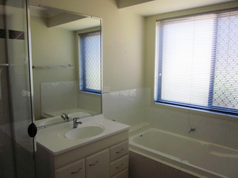 4 Stokes St, Pacific Pines QLD 4211