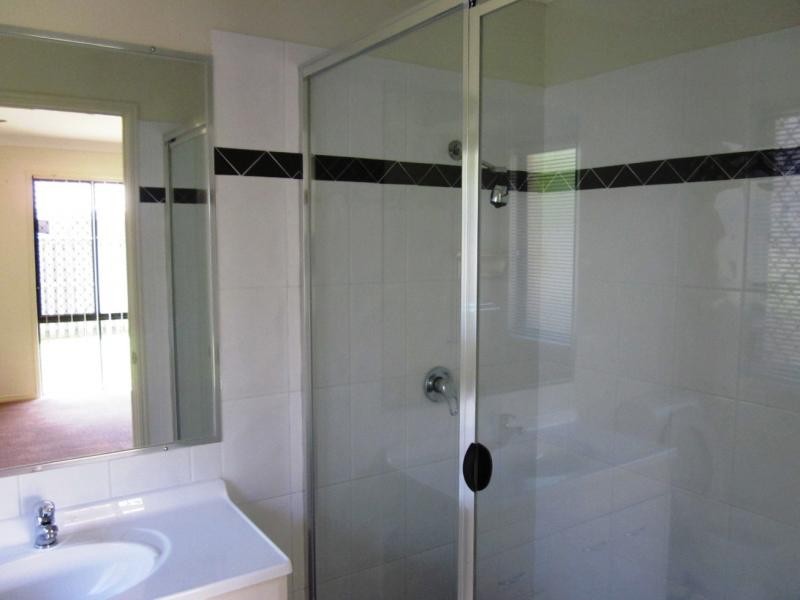 4 Stokes St, Pacific Pines QLD 4211