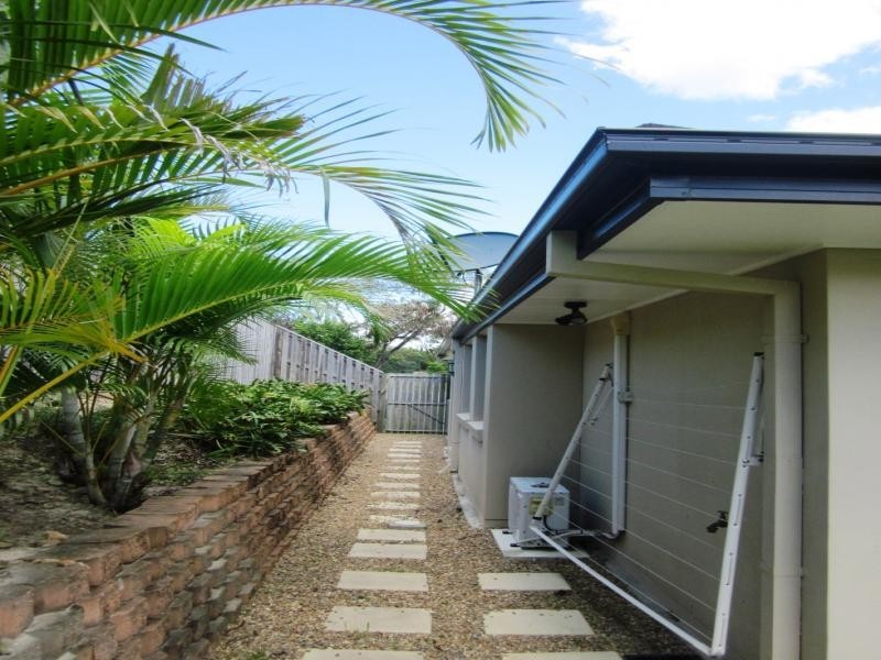 4 Stokes St, Pacific Pines QLD 4211