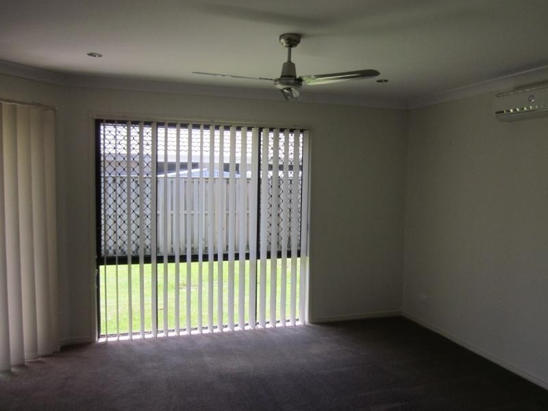 4 Stokes St, Pacific Pines QLD 4211