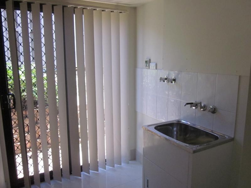 4 Stokes St, Pacific Pines QLD 4211