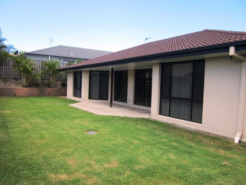 4 Stokes St, Pacific Pines QLD 4211