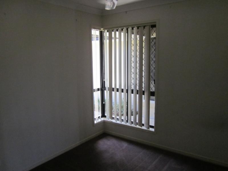 4 Stokes St, Pacific Pines QLD 4211