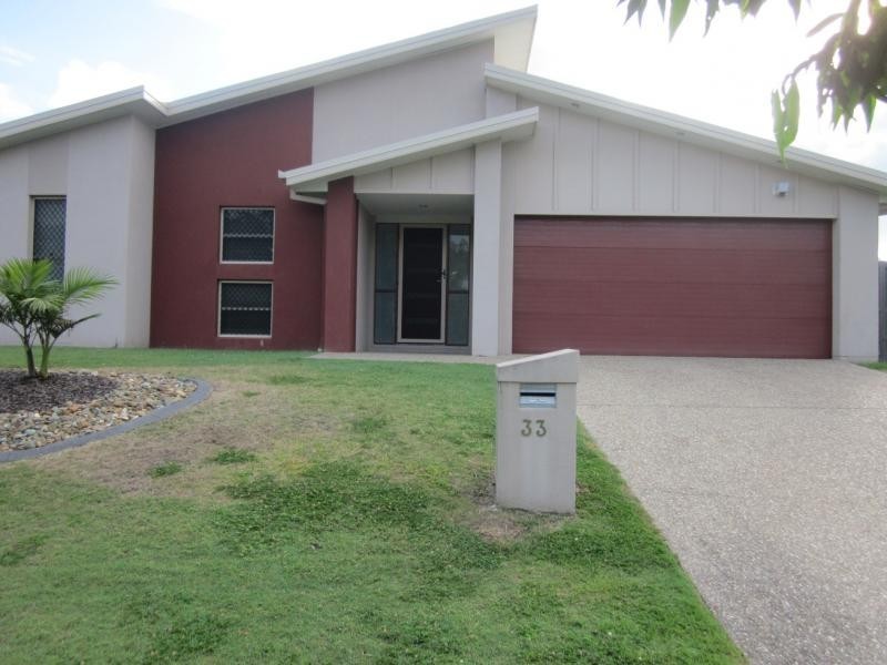 33 Carmarthen Cct, Pacific Pines QLD 4211