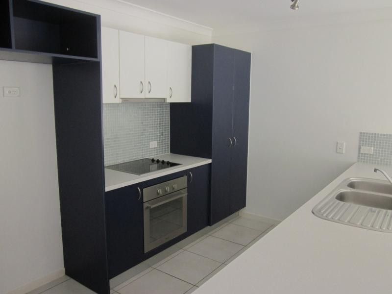 33 Carmarthen Cct, Pacific Pines QLD 4211