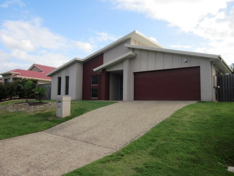 33 Carmarthen Cct, Pacific Pines QLD 4211