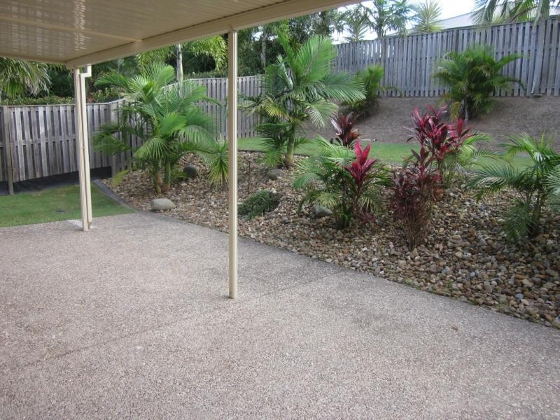 33 Carmarthen Cct, Pacific Pines QLD 4211