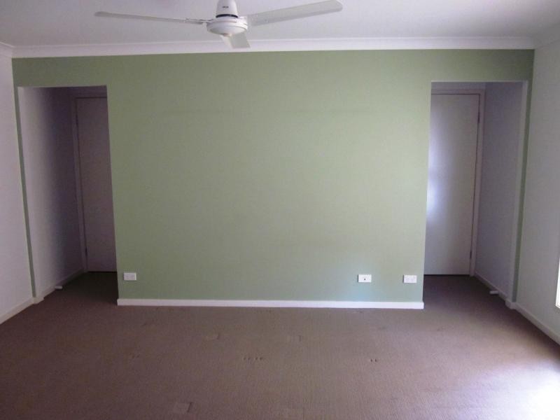 33 Carmarthen Cct, Pacific Pines QLD 4211