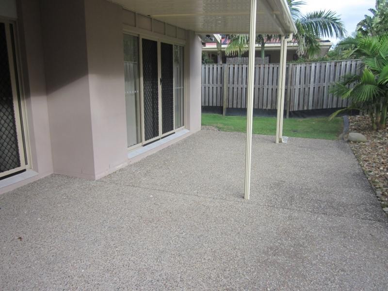 33 Carmarthen Cct, Pacific Pines QLD 4211