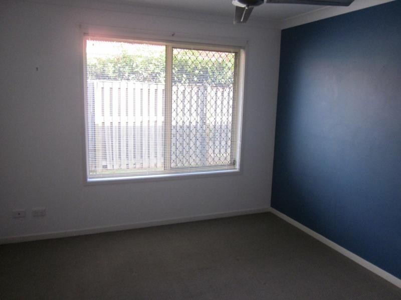 33 Carmarthen Cct, Pacific Pines QLD 4211