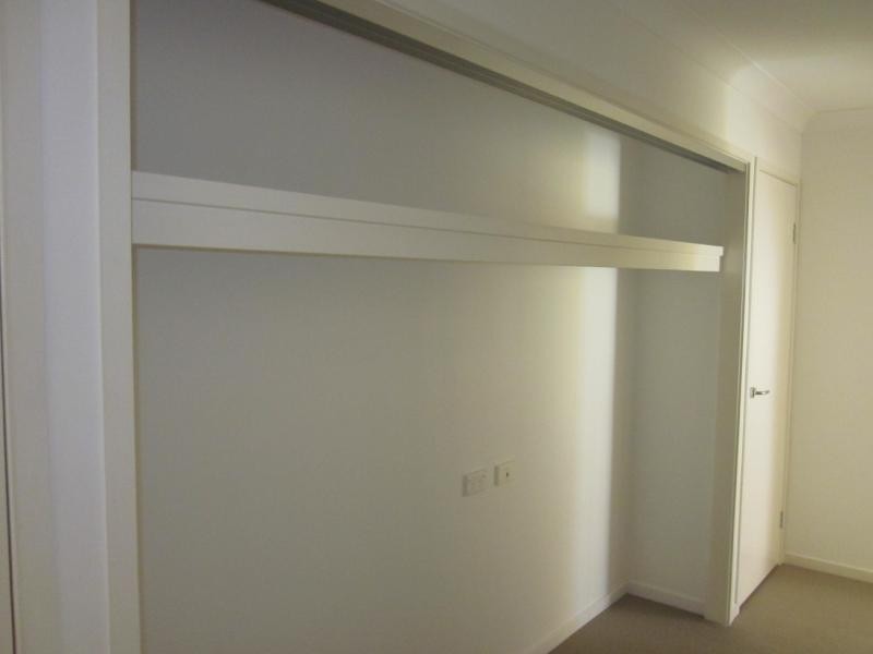 33 Carmarthen Cct, Pacific Pines QLD 4211