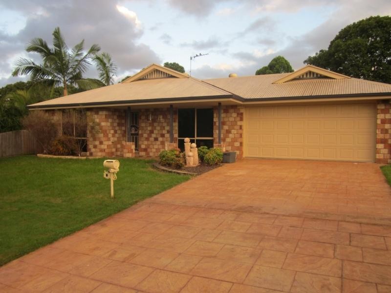 8 Tandanus Crt, Oxenford QLD 4210