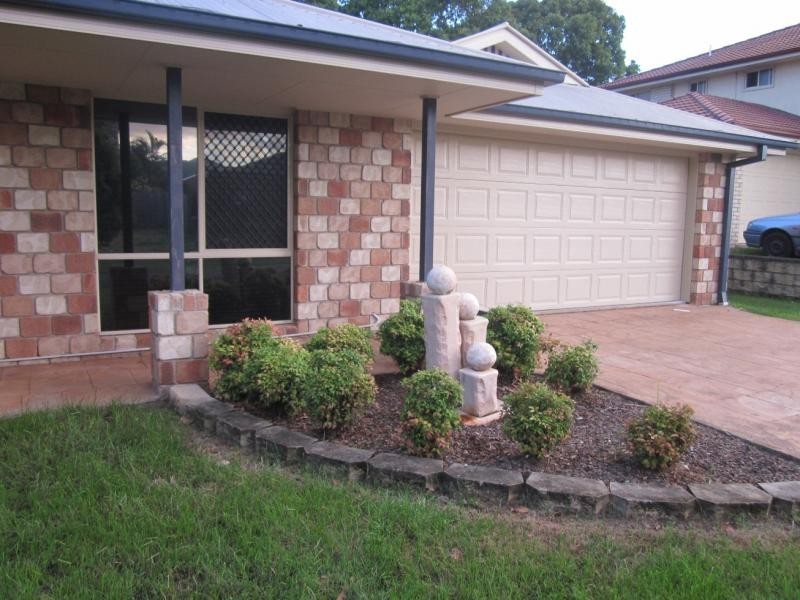 8 Tandanus Crt, Oxenford QLD 4210