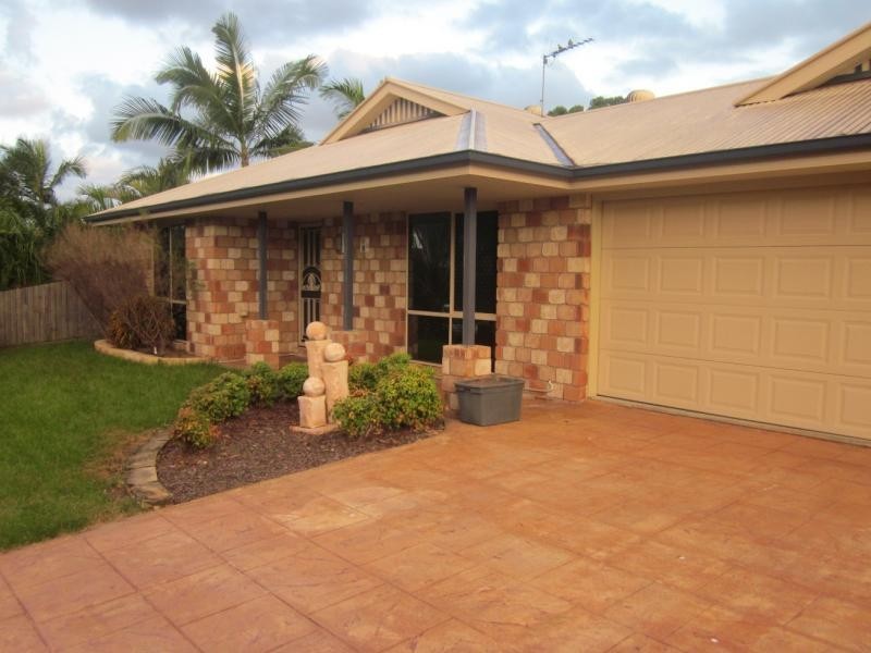 8 Tandanus Crt, Oxenford QLD 4210