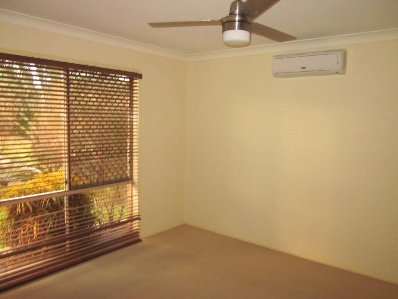 8 Tandanus Crt, Oxenford QLD 4210
