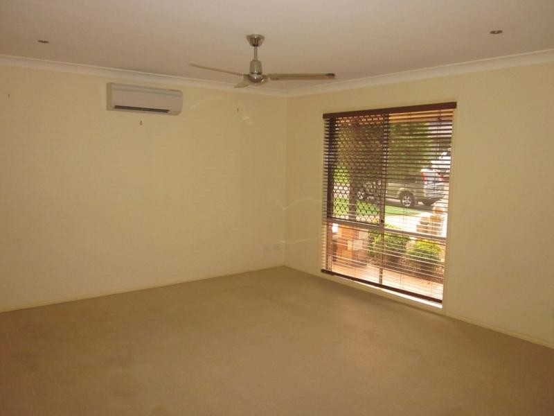 8 Tandanus Crt, Oxenford QLD 4210