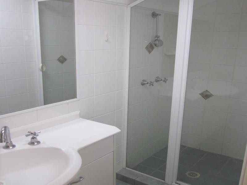 16 Geraldton Drive, Varsity Lakes QLD 4227