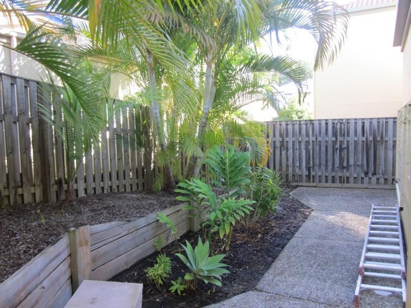 16 Geraldton Drive, Varsity Lakes QLD 4227