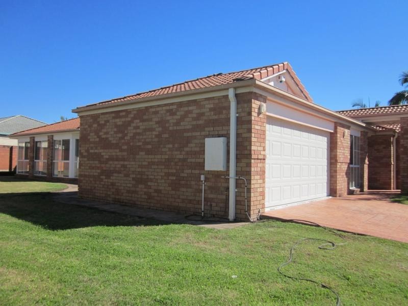 51 Edinburgh Rd, Benowa Waters QLD 4217