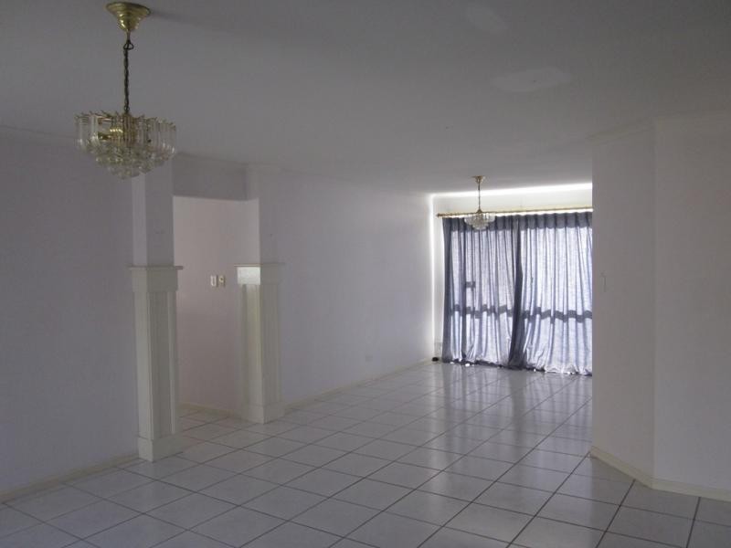 51 Edinburgh Rd, Benowa Waters QLD 4217