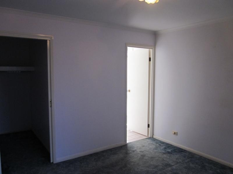 51 Edinburgh Rd, Benowa Waters QLD 4217