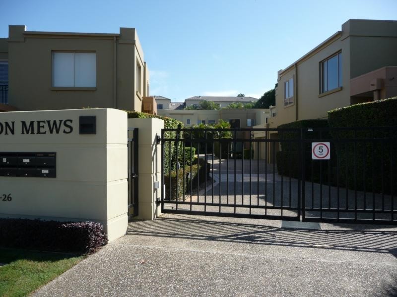 8/24 Brighton Pde, Southport QLD 4215