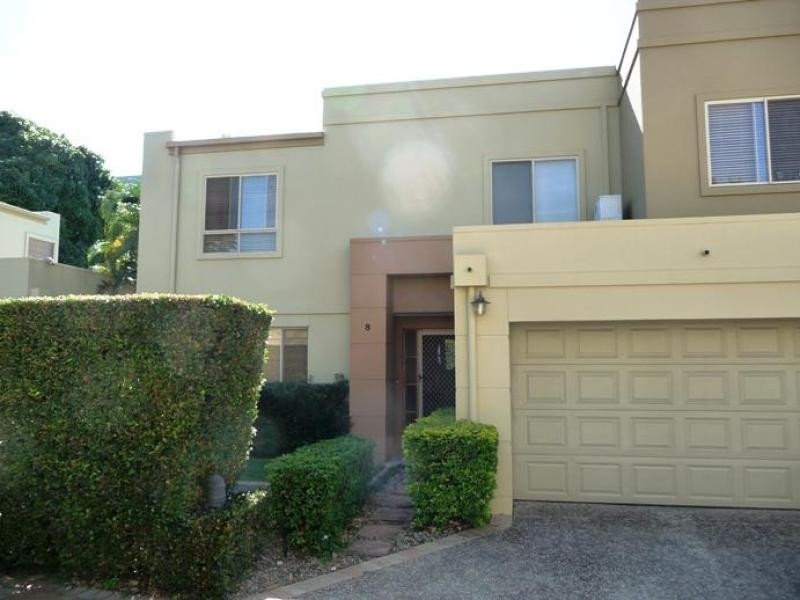 8/24 Brighton Pde, Southport QLD 4215