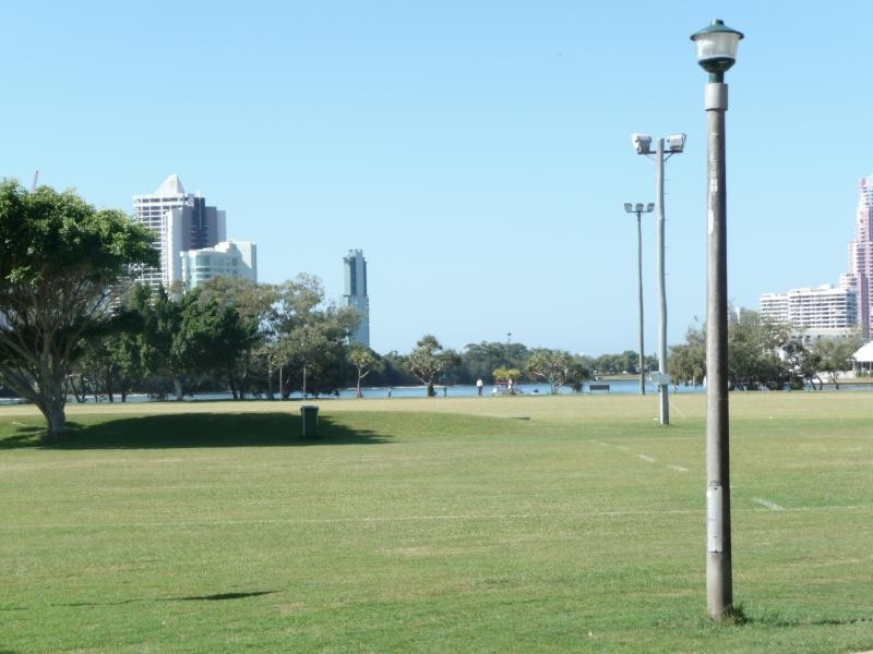 8/24 Brighton Pde, Southport QLD 4215